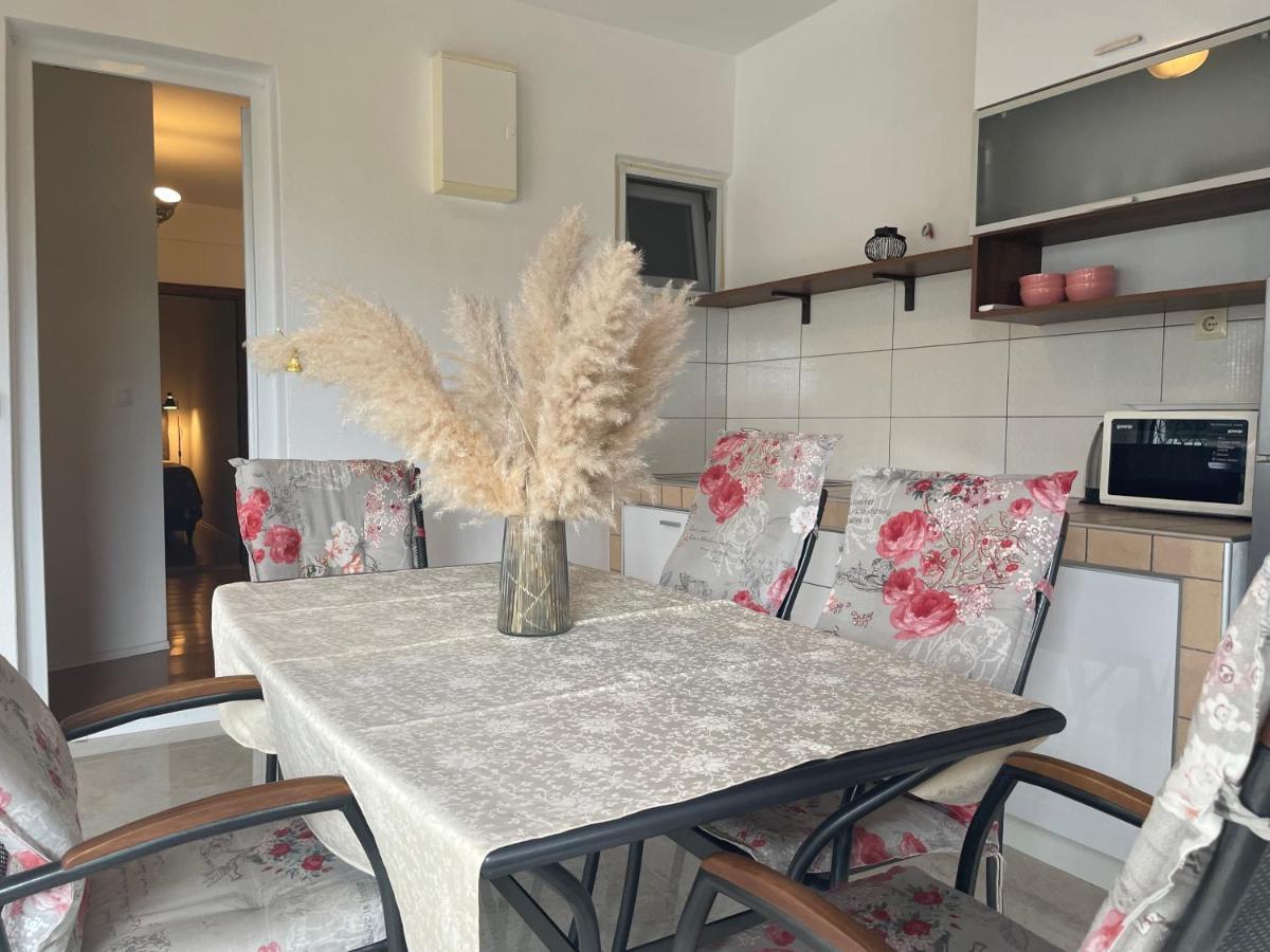 Apartments Iva Pakoštane Εξωτερικό φωτογραφία