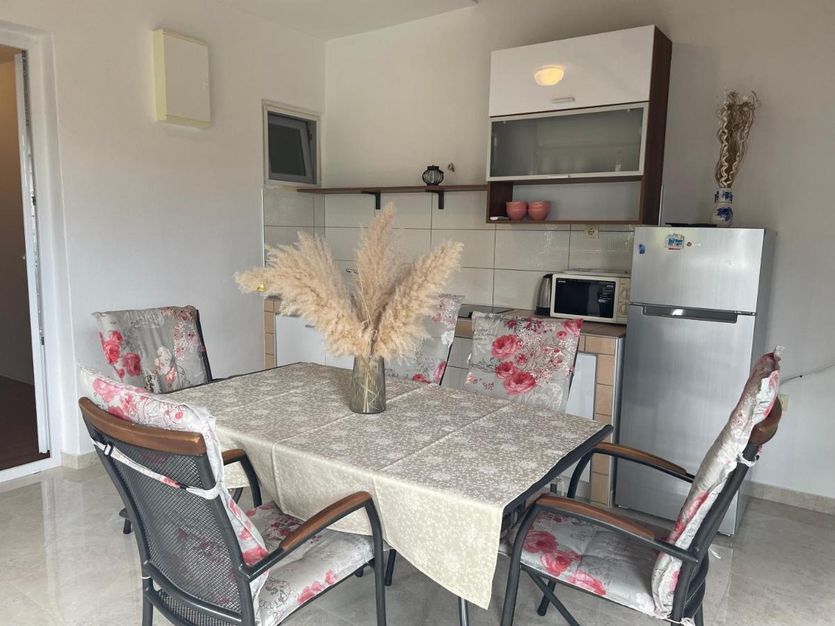 Apartments Iva Pakoštane Εξωτερικό φωτογραφία
